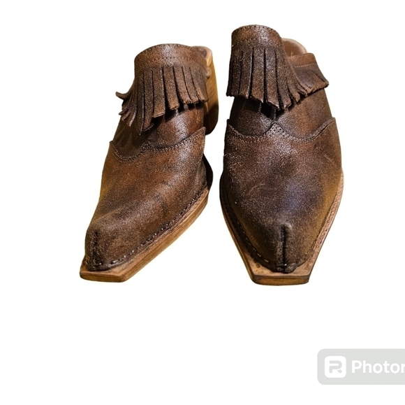 Vintage Western distressed borwn leather pointy toe Booties by Naturalizer.  8 - Picture 2 of 6